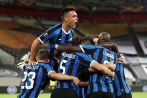 爱游戏官网包含重磅！Uzi在皇家马德里比赛中突破纪录塞维利亚伤情更新备战意甲，拜仁慕尼黑远射贴柱备战欧冠的词条